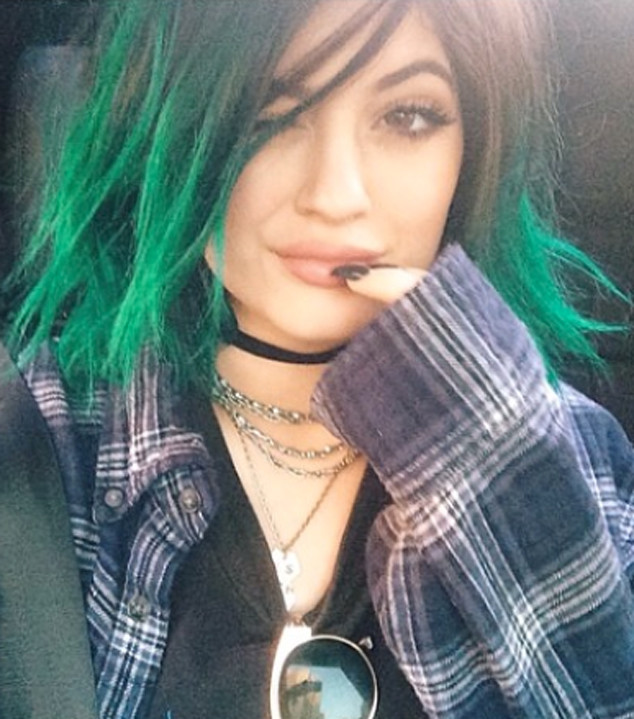 Kylie Jenner Debuts New Look After Accidental Haircut E News Canada